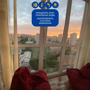 Large 2 With A Beautiful View 2 Min Metro Chernigivska Apartment