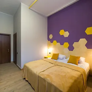 2* Hotel Bee Station